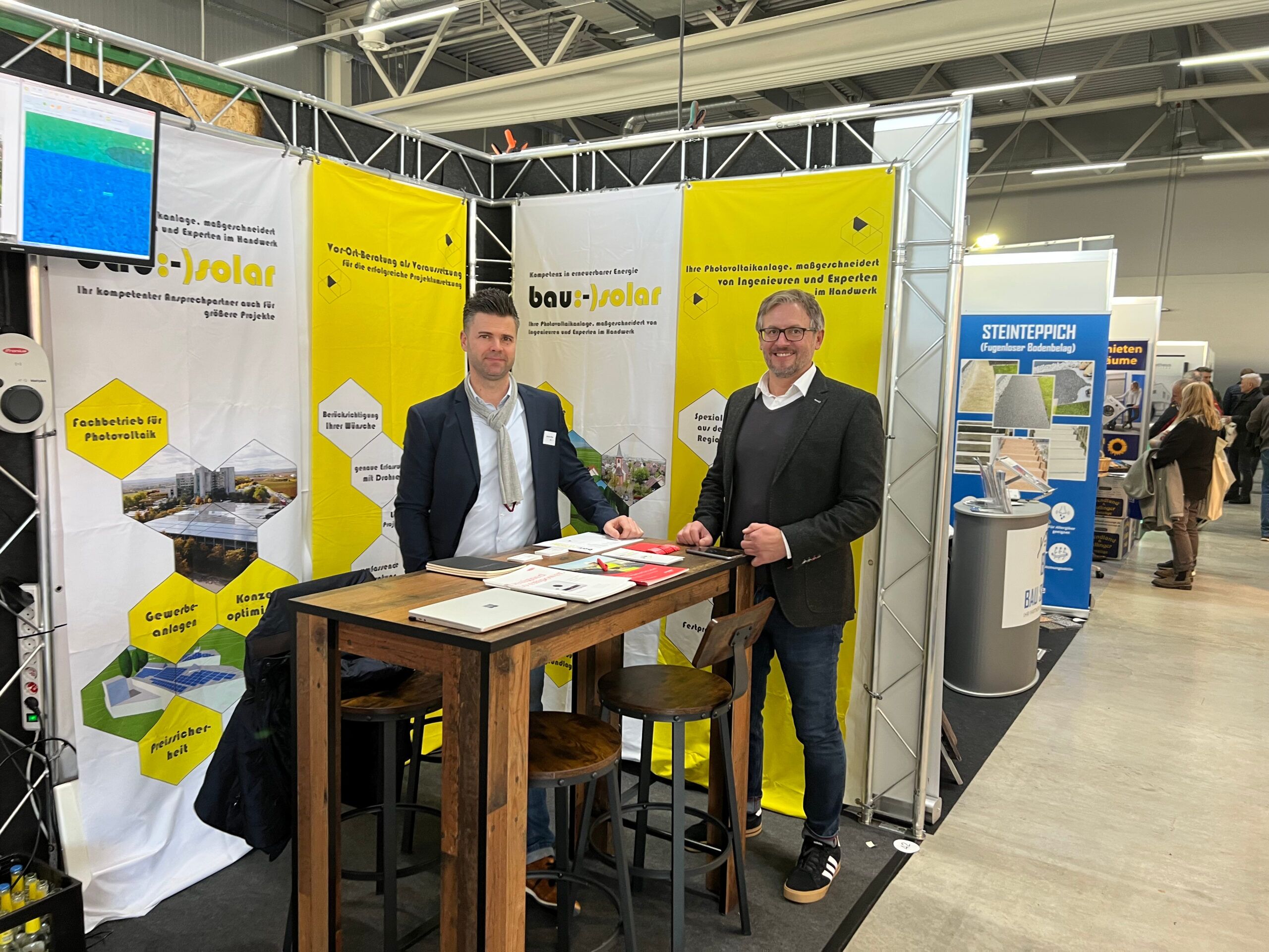 Unsere Außendienstmitarbeiter am Messstand!